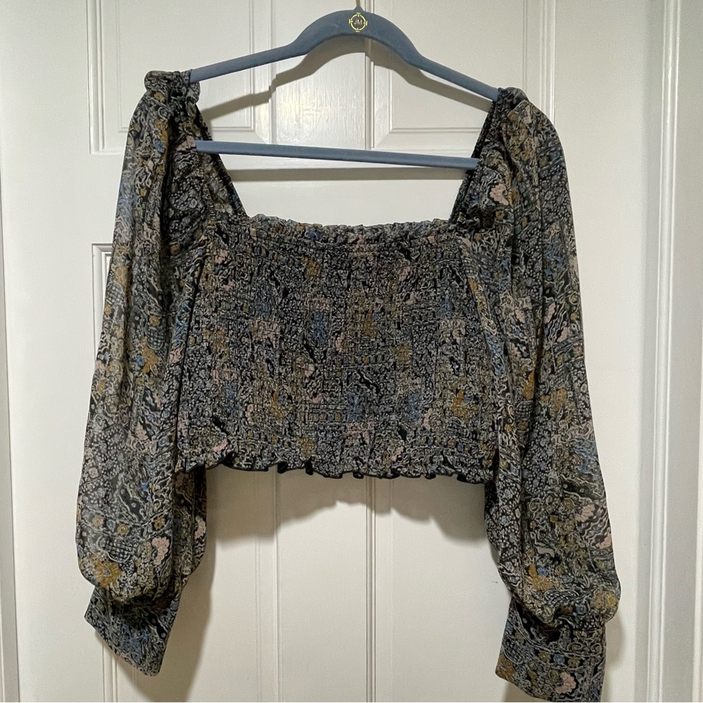 Aakaa Balloon Long-Sleeve Floral Printed Smocked Cropped Top